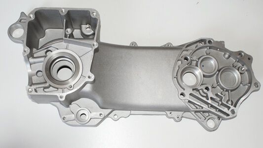 KARTER ŚRODKOWY SILNIKA - GŁÓWNY 4T GY6 139QMB- 46CM