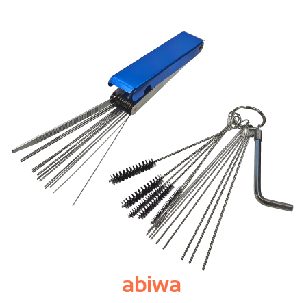 PRZYRZĄD DO CZYSZCZENIA DYSZ I GAŹNIKA - ZESTAW szczotek i drucików